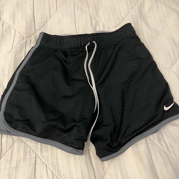 Vintage Nike black short - Picture 1 of 3